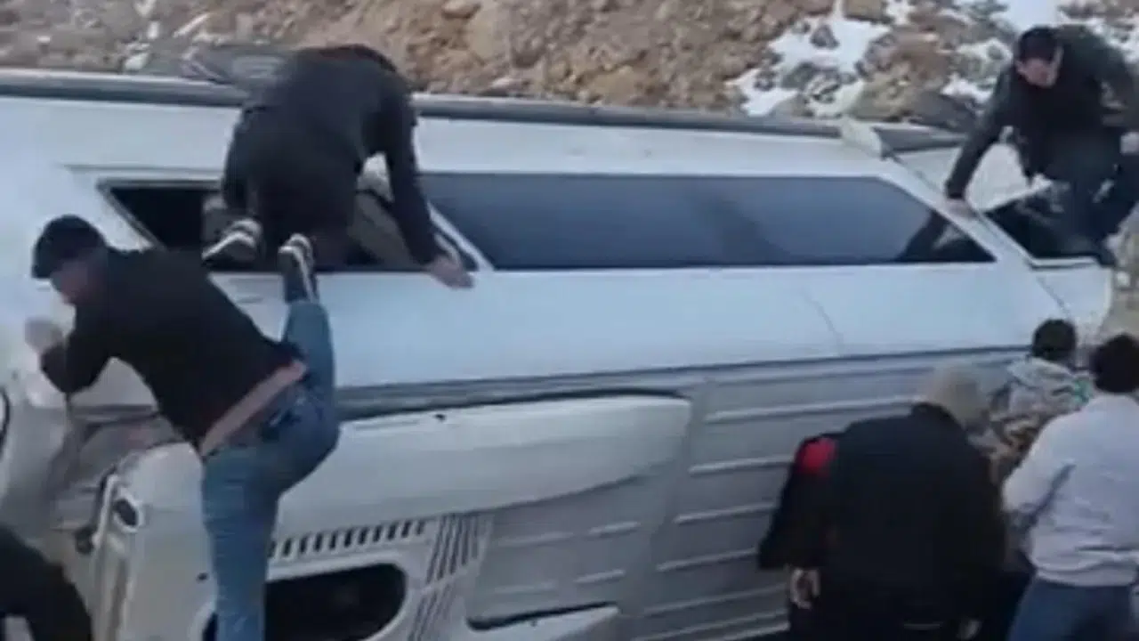 Gaziantep'te işçi servisi şarampole devrildi : Çok sayıda yaralı var