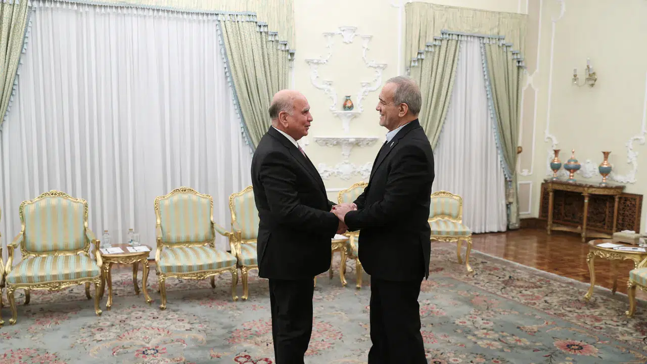 İran Cumhurbaşkanı Pezeşkiyan, Irak Dışişleri Bakanı Hüseyin'i kabul etti