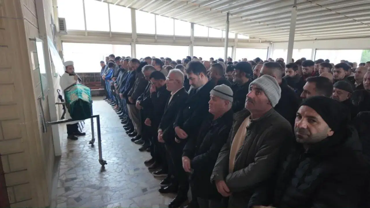 Sakarya'da bungalovda havuz faciası : Boğulan 3 yaşındaki çocuk defnedildi