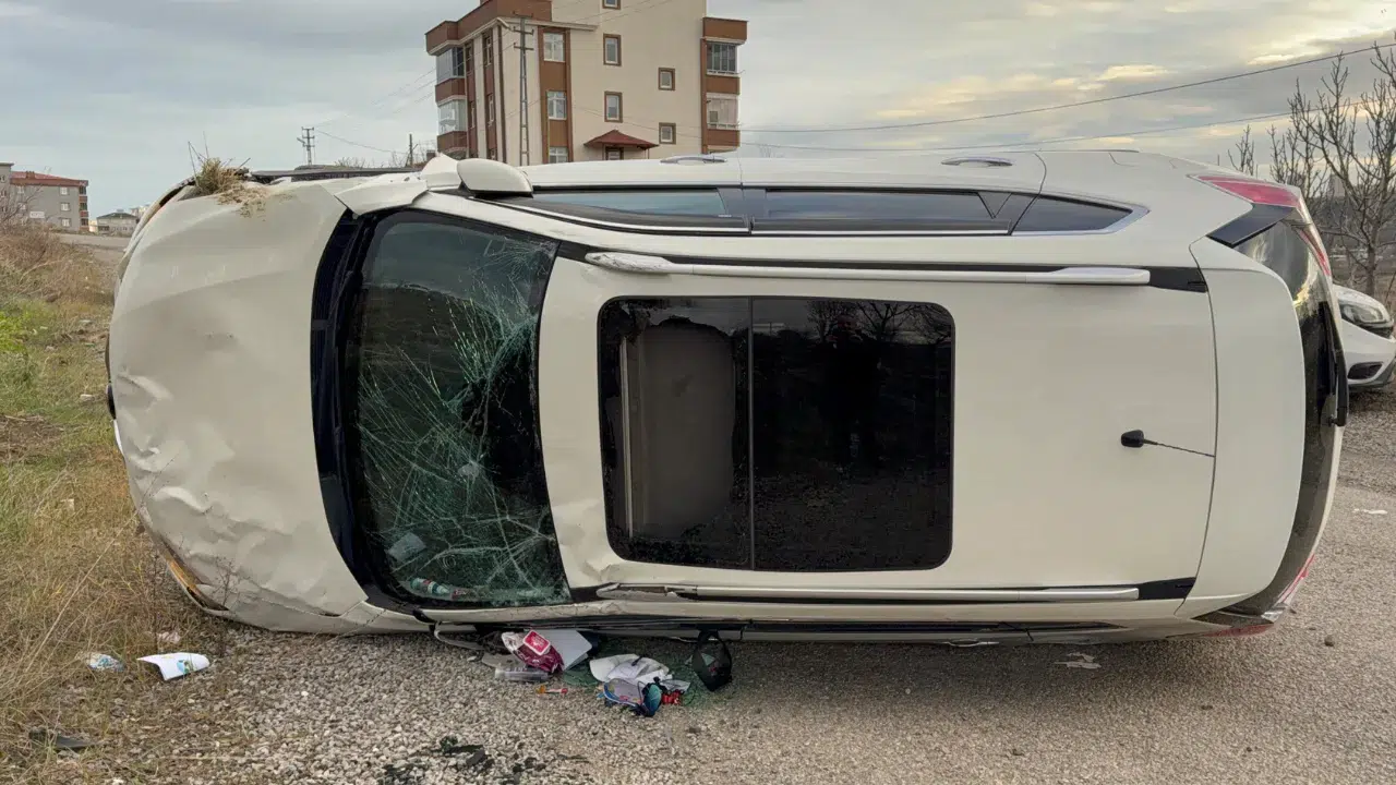 Samsun İlkadım'da otomobil takla attı: 3 yaralı