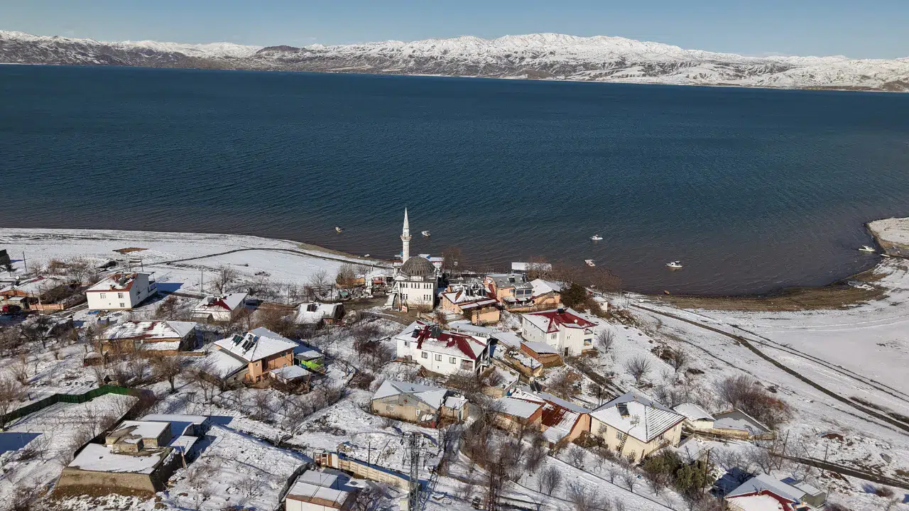 Elazığ'daki köy görenleri mest etti!