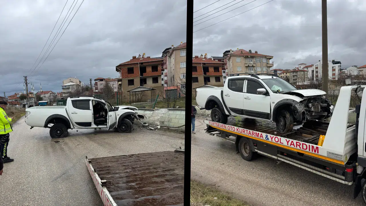 Afyonkarahisar'da kaza : Araç 5 metrelik refüjden aşağı uçtu