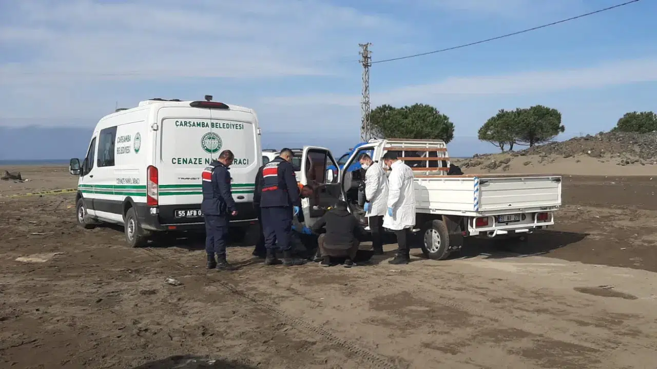 Samsun Çarşamba'da 26 yaşındaki genç, kamyonette ölü bulundu