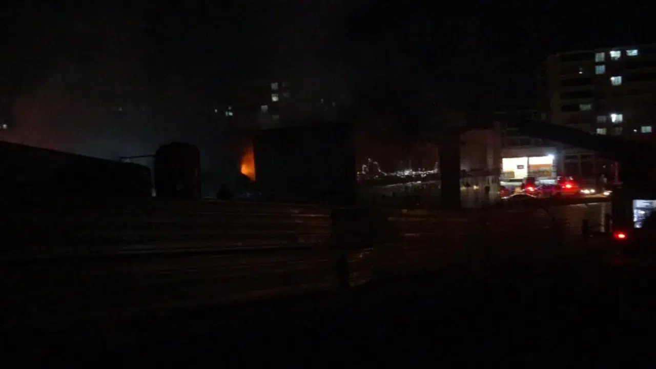 Malatya'da şantiyede korkutan yangın: İşçilerin yatakhanesi alevlere teslim oldu