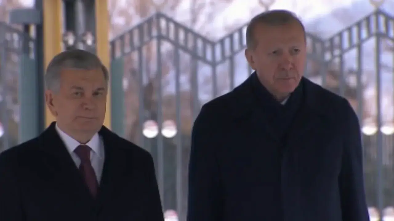 Cumhurbaşkanı Erdoğan, Özbekistan Cumhurbaşkanı Mirziyoyev'i resmi törenle karşılıyor