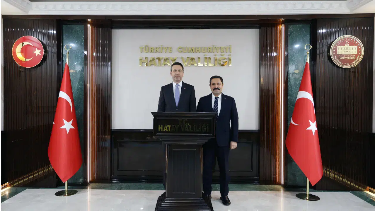 Bakan Bayraktar, Hatay Valisi Mustafa Masatlı’yı makamında ziyaret etti