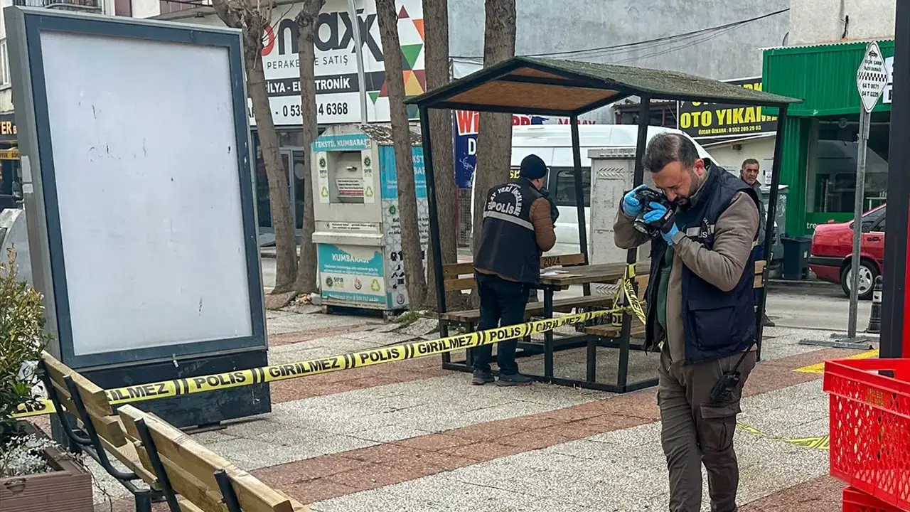 Uşak'ta parkta 1 kişi yaralandı, iş arkadaşından şüpheleniliyor