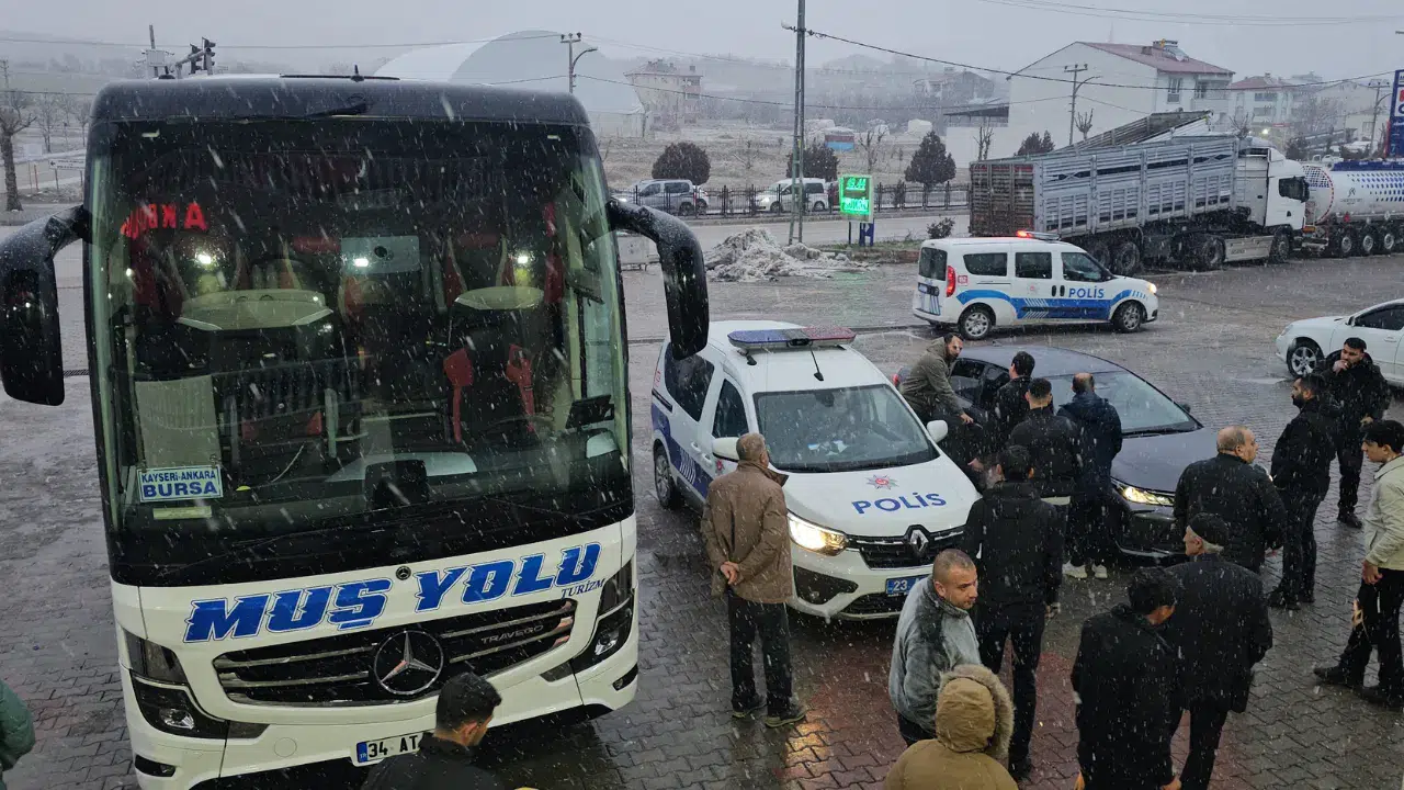 Muş'tan Bursa'ya giden yolcu otobüsü saldırıya uğradı