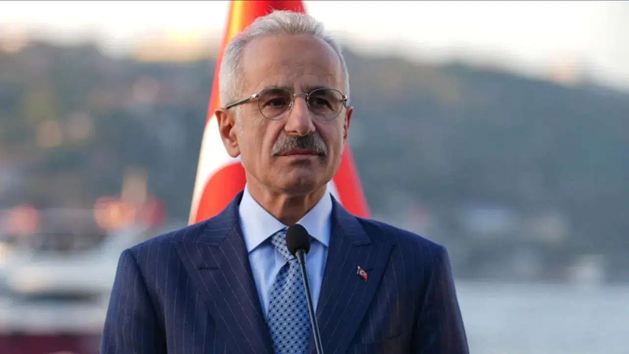 Bakan Uraloğlu : Dünyanın dörtte üçü kadar bölünmüş yol yaptık