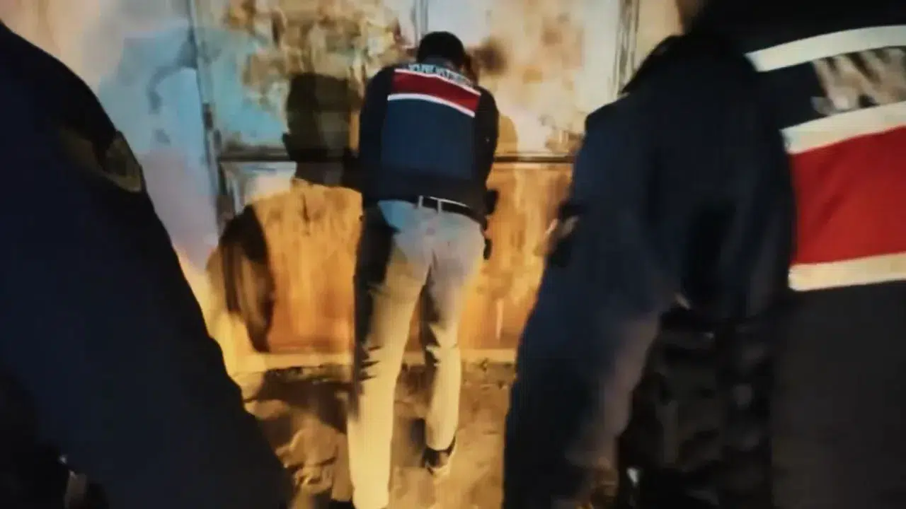 Bakan Yerlikaya duyurdu : 23 ilde dev uyuşturucu operasyonu, 6 milyon hap ele geçirildi