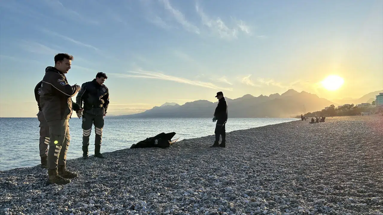 Antalya'da korkunç olay: Oltaya erkek cesedi takıldı
