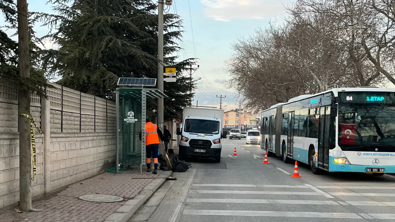 Konya'da motosikletin durağa çarpması sonucu sürücü hayatını kaybetti