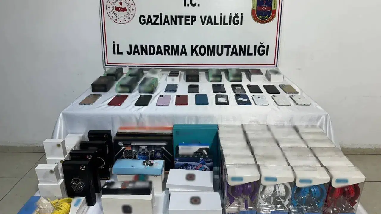 Gaziantep'te kaçakçılık operasyonu: 1 milyon 800 bin TL değerinde elektronik eşya ele geçirildi