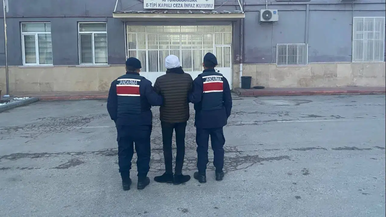 Afyonkarahisar'da çeşitli suçlardan aranan 13 kişi tutuklandı