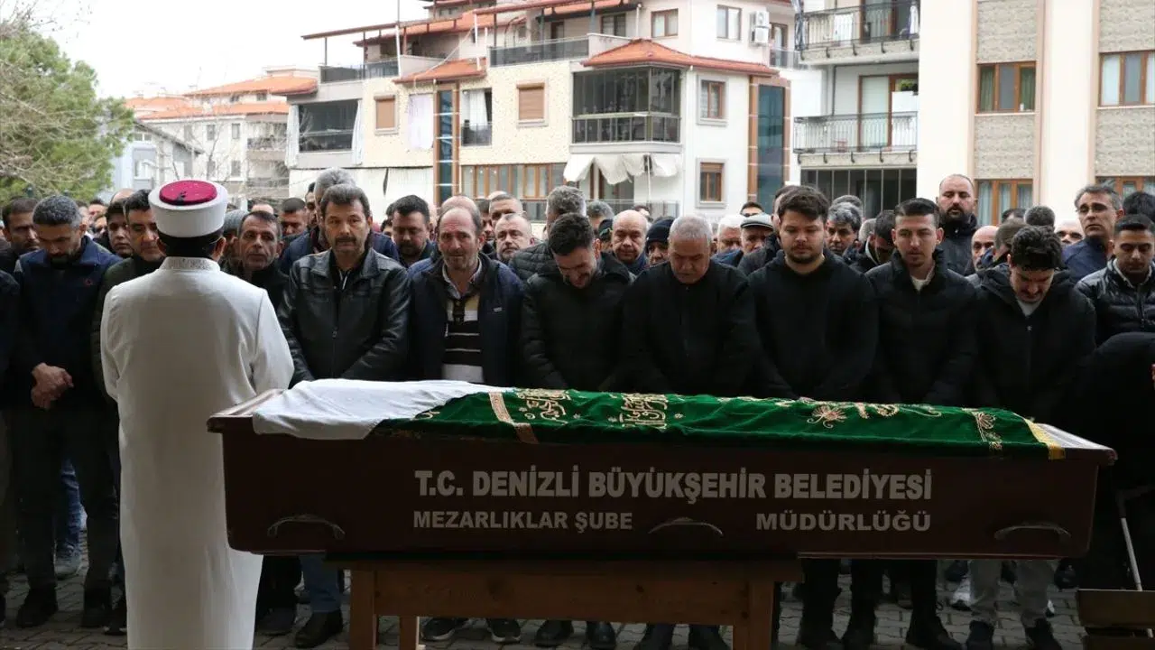 Denizli'de midibüs devrildi: 1 kişi hayatını kaybederken 22 kişi yaralandı