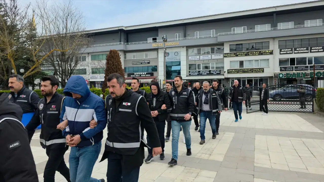 Düzce merkezli 4 ilde dolandırıcılık operasyonu: 5 tutuklama