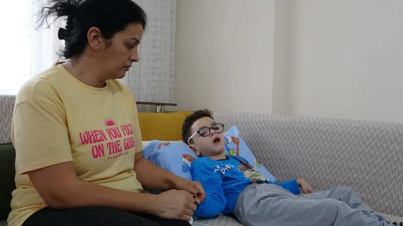 Grip belirtileriyle başladı, kabusa döndü! Boca virüsü 7 yaşındaki Kaan’ı yatağa mahküm etti