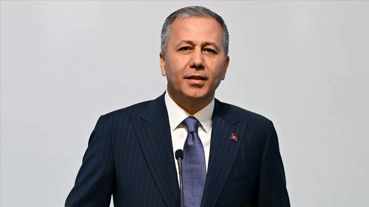 Bakan Yerlikaya: Manisa'daki kadın cinayetiyle ilgili 1 mülkiye, 1 polis başmüfettişi görevlendirildi