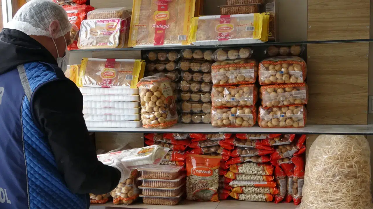 Van’da Ramazan öncesi market, kasap ve fırınlara denetim gerçekleştirildi