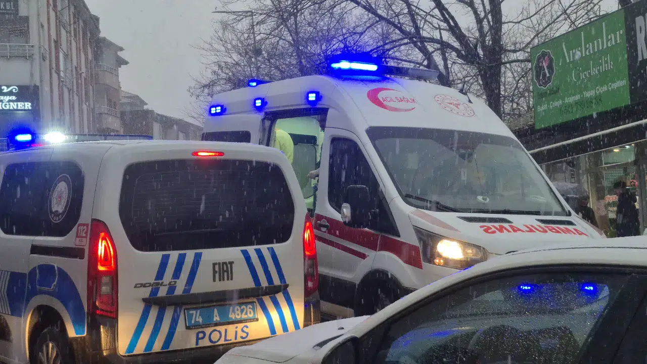 Bartın'da bıçaklı kavga: 1 kişi yaralandı