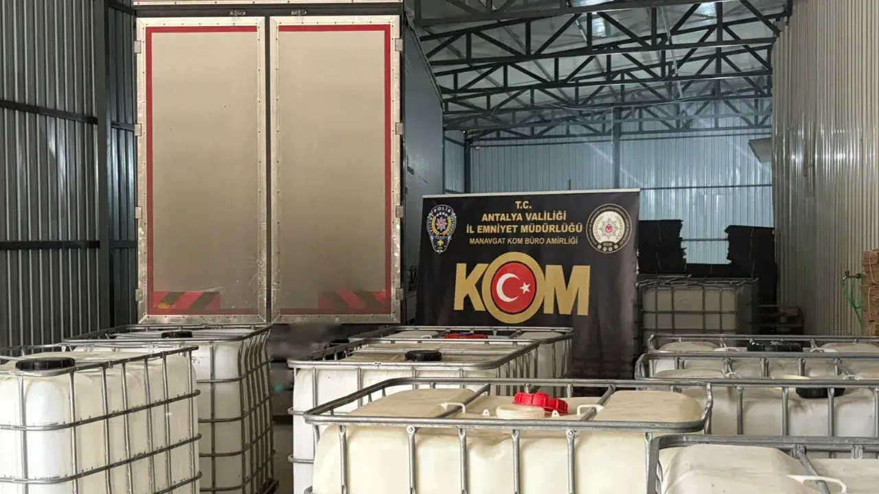 Antalya'da kaçakçılık ve örgüt kurma operasyonu :  14 şüpheli yakalandı