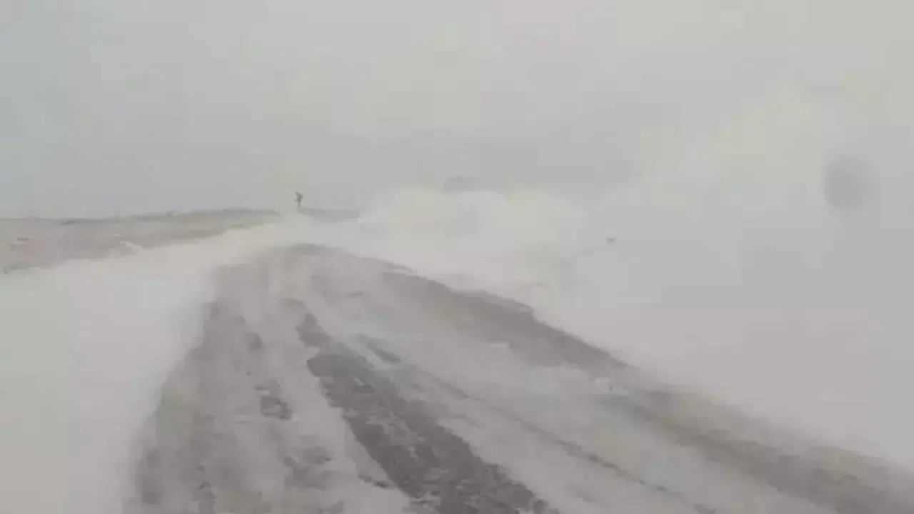 Kop Dağı’nda çığ geçit vermiyor: Bayburt-Erzurum yolu kapandı