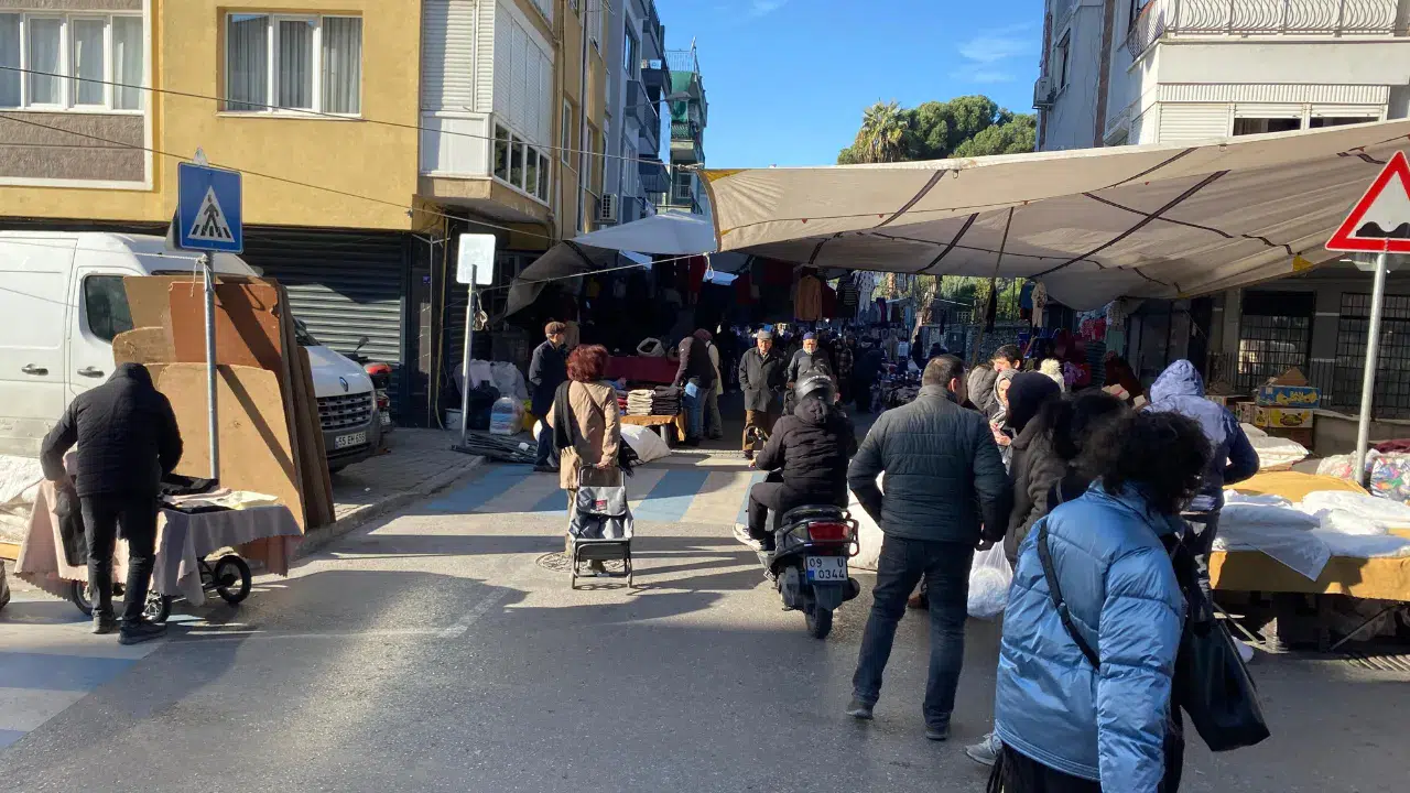 Aydın'da pazarda yer kavgası kanlı bitti: 3 kişi yaralandı