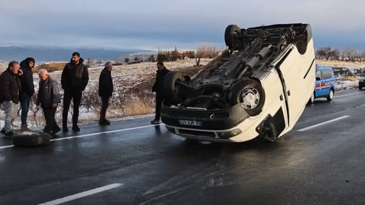 Düz yolda takla atan minibüs karşı şeride geçti: Nevşehir'deki kazada 1 yaralı