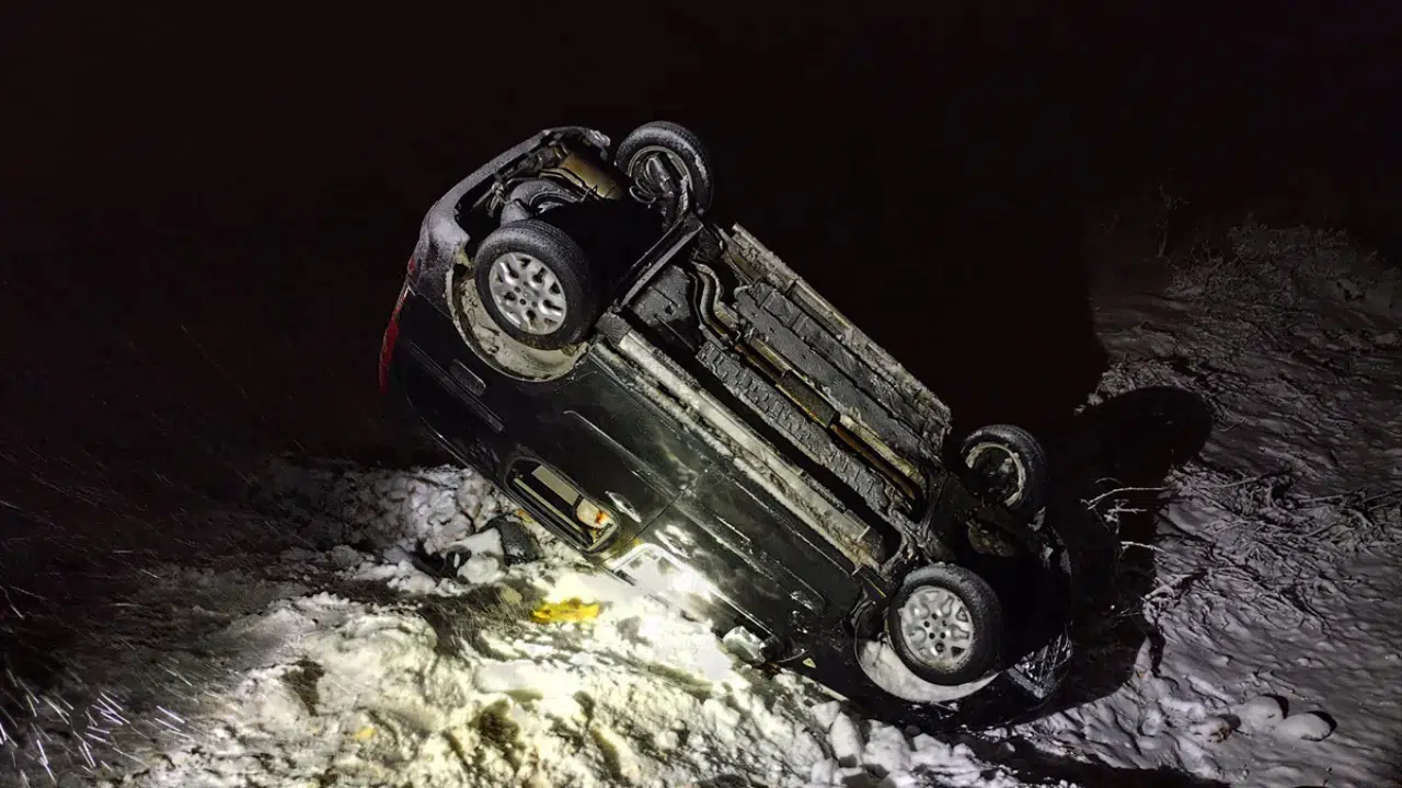 Mardin Ömerli'de otomobil devrildi: Yaralılar var