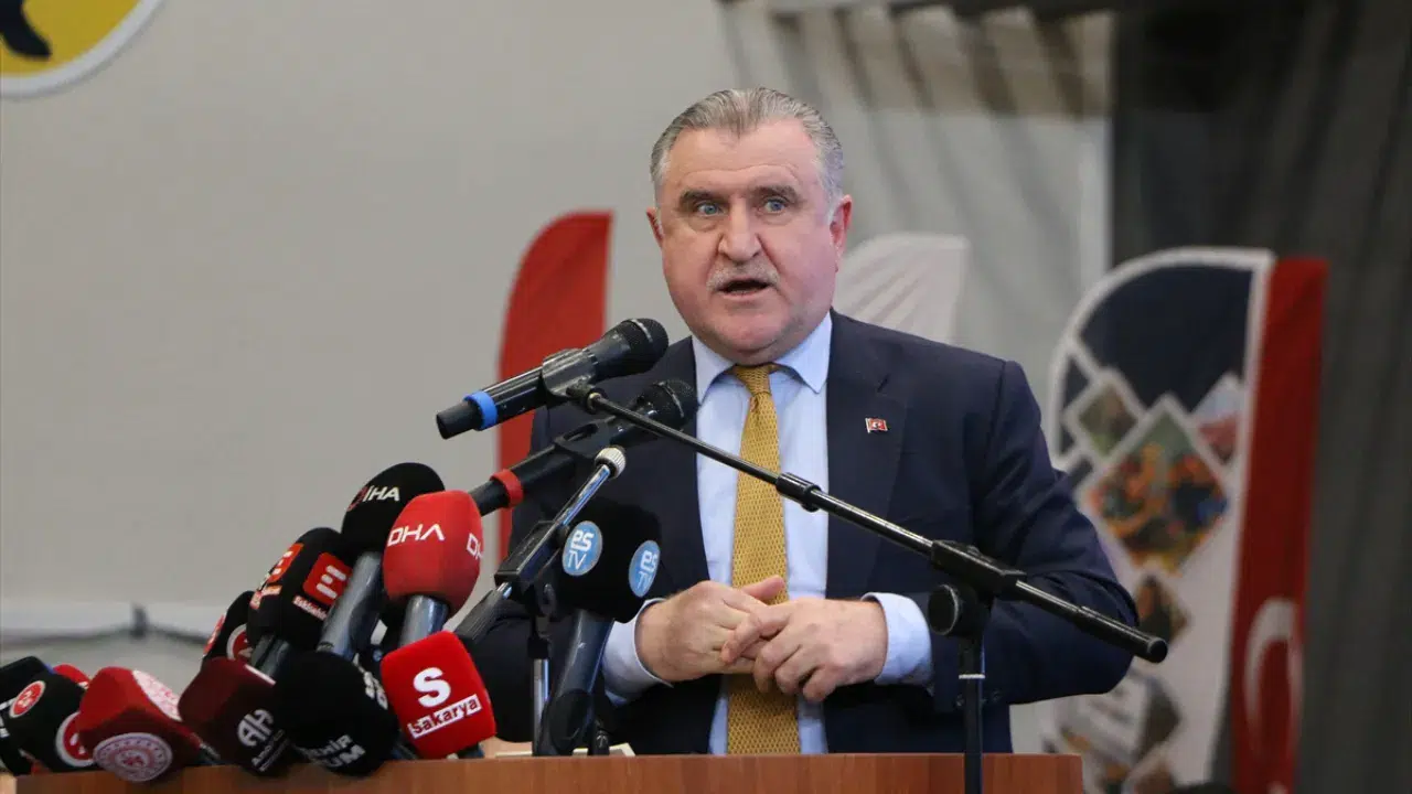 Bakan Bak Eskişehir'de spor salonu açılışında konuştu: 6 yılda 12 milyon kişiye yüzme öğretildi