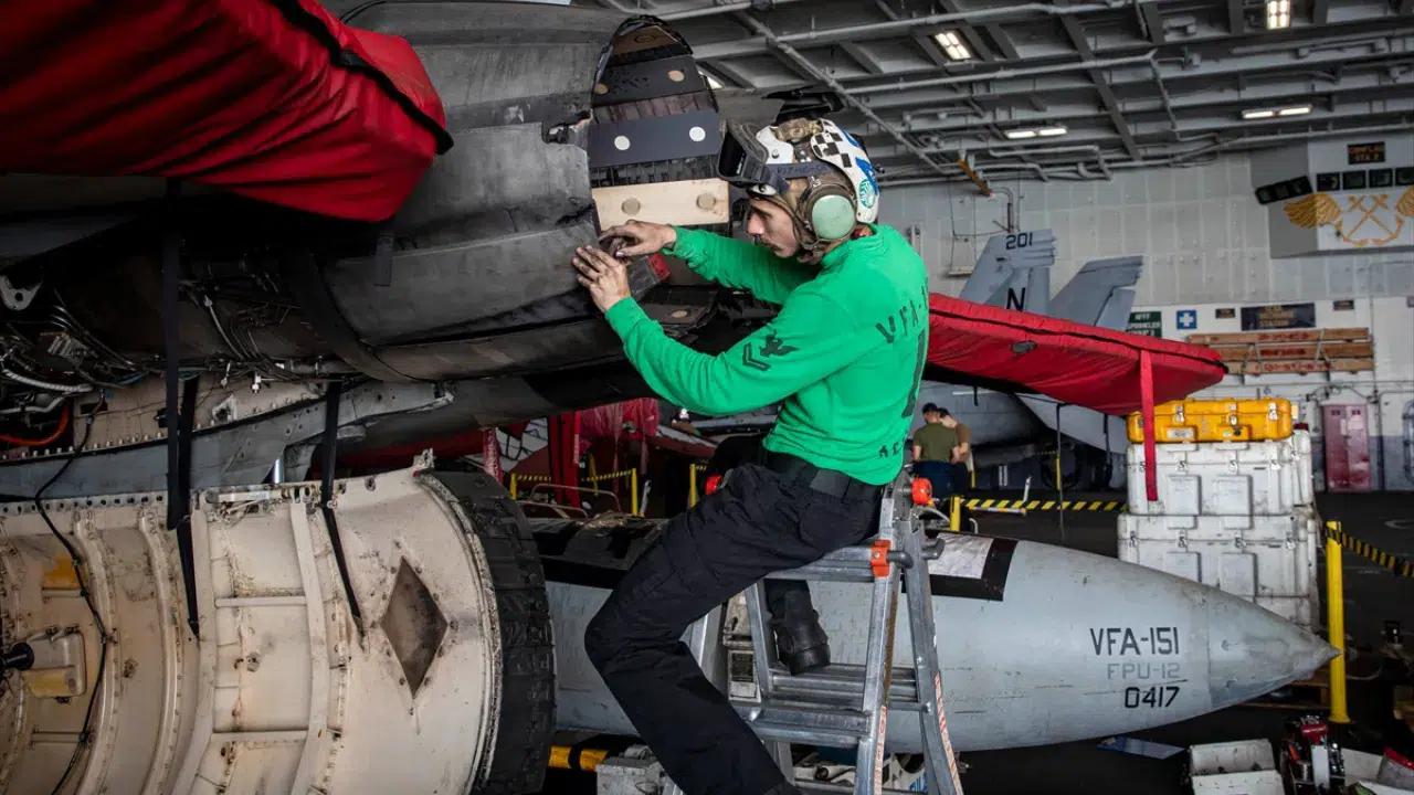 ABD, USS Abraham Lincoln uçak gemisini Orta Doğu'ya konuşlandırdı