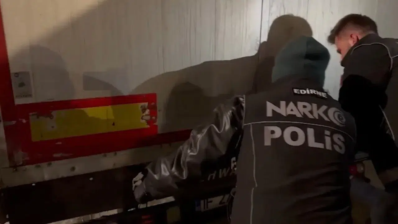 Bakan Yerlikaya duyurdu: 220,7 kilogram kokain ve 69 kilogram skunk ele geçirildi