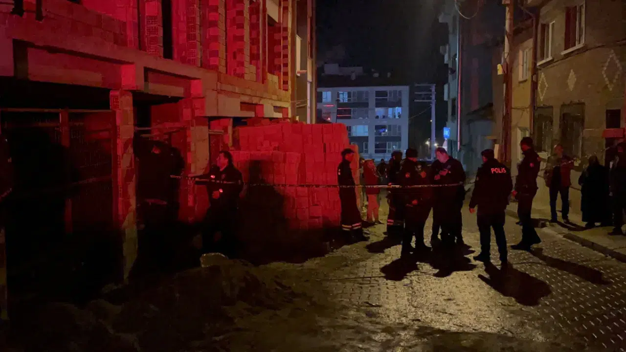 Eskişehir'de 3'üncü kattan düşen şahıs ağır yaralandı