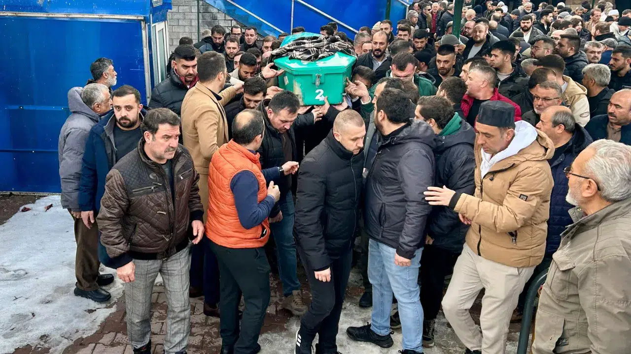 Kayseri'de bakım yaparken krikonun altında kalan genç hayatını kaybetti