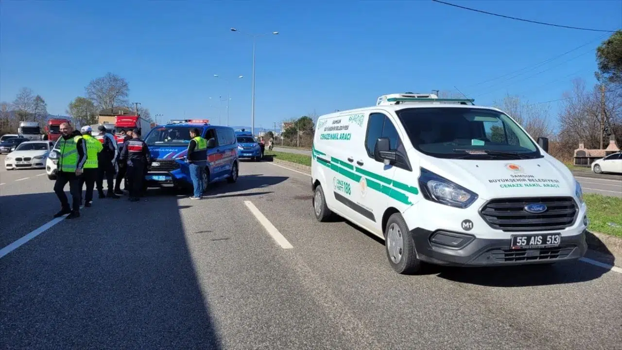 Samsun'da çifte kaza : İki aracın çarptığı yaşlı adam hayatını kaybetti
