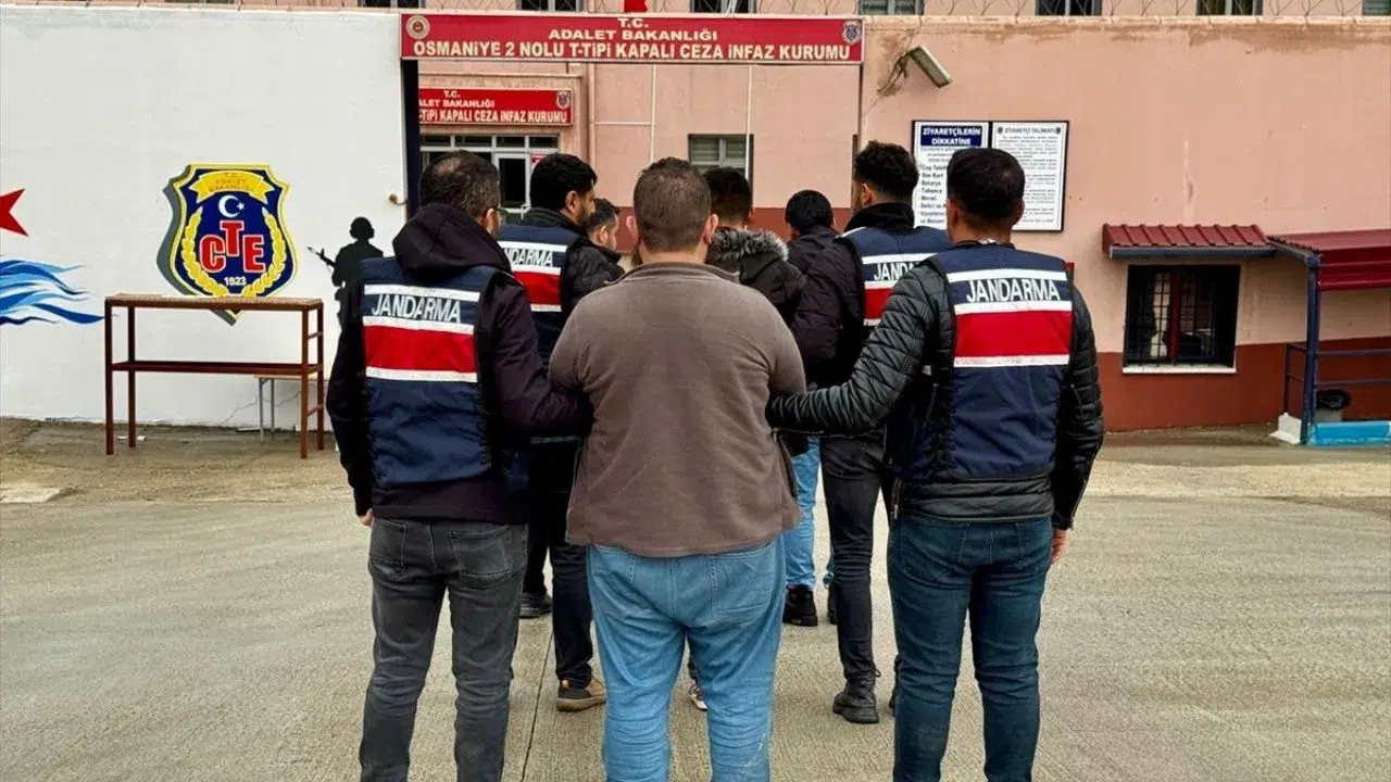 3 ilde DEAŞ operasyonu : 3 şüpheli tutuklandı