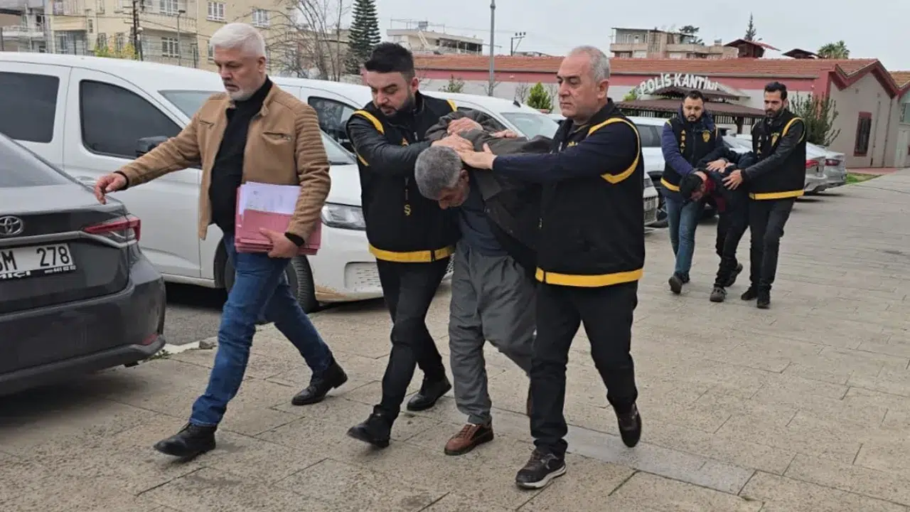 Adana Sarıçam'da 2 araç çalıp 4 iş yerini soyan 2 zanlı tutuklandı