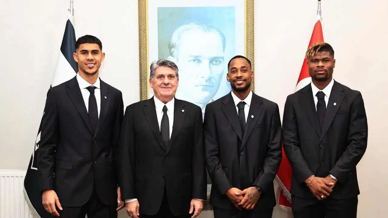 Beşiktaş'tan yeni transferlere toplu imza töreni