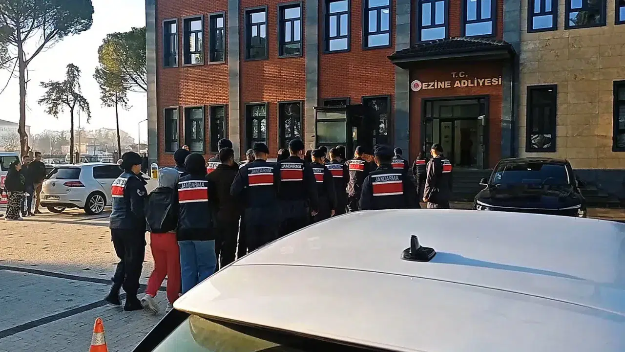 Çanakkale'de uyuşturucu operasyonu : 8 kişi tutuklandı