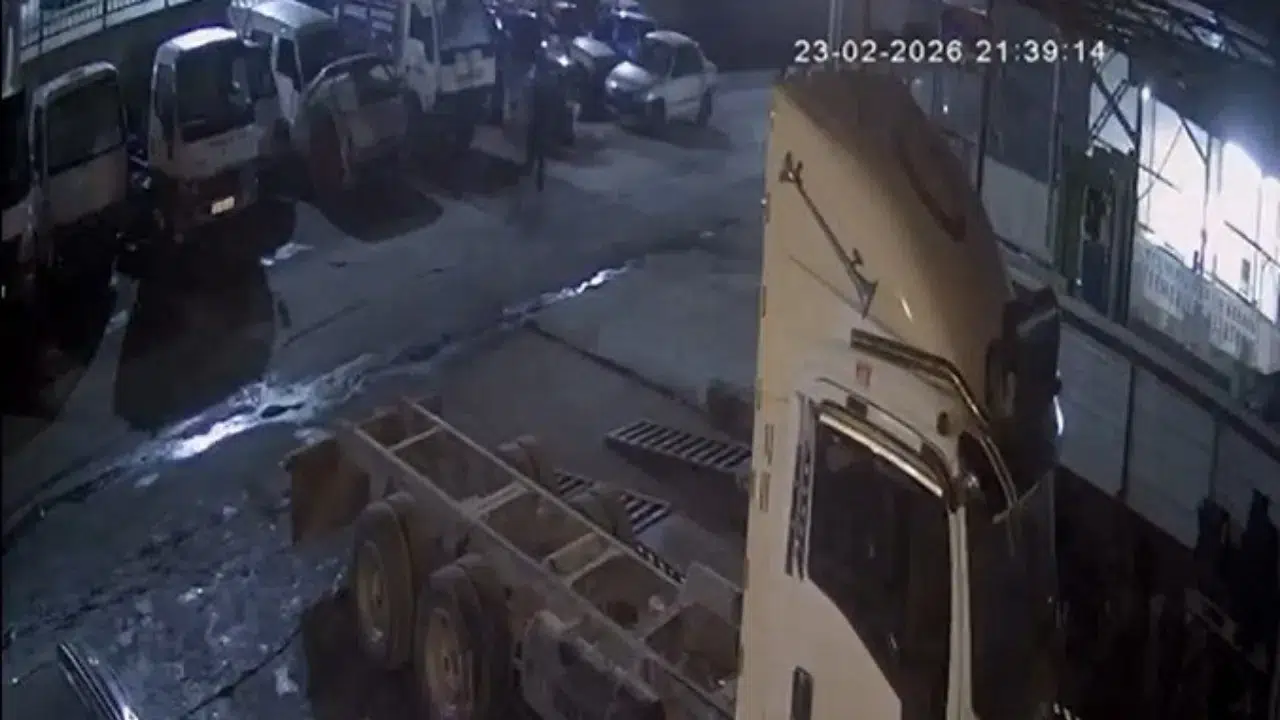 Manisa'da çalınan araç İzmir'de bulundu : 3 şüpheli gözaltında