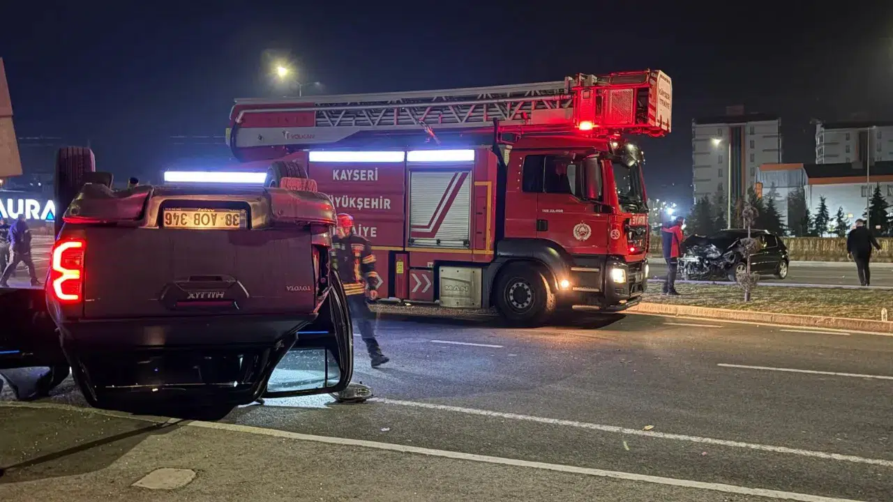 Kayseri'de kaza : Otomobil takla attı, 2 sürücü yaralandı