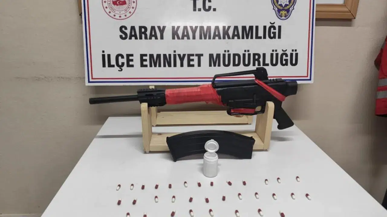 Tekirdağ'da uyuşturucu ve ruhsatsız silah operasyonda 4 kişi gözaltına alındı