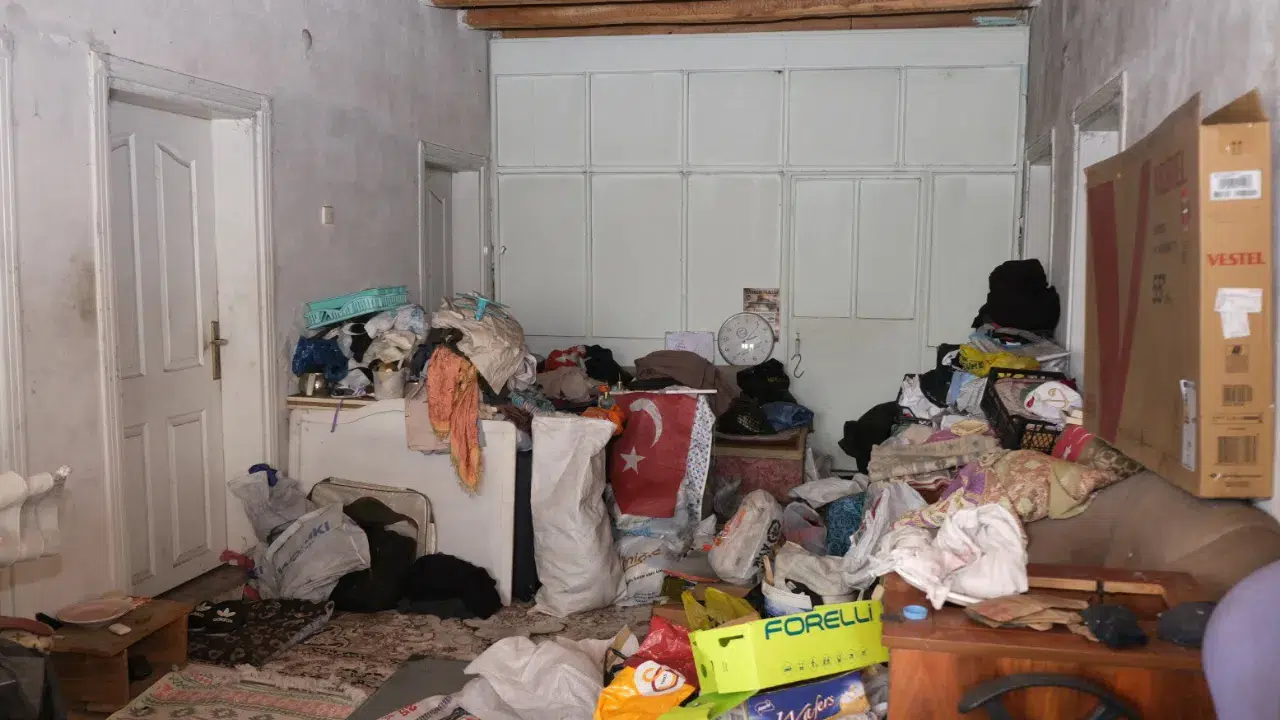 Yozgat’ta evinden 10 ton çöp çıktı