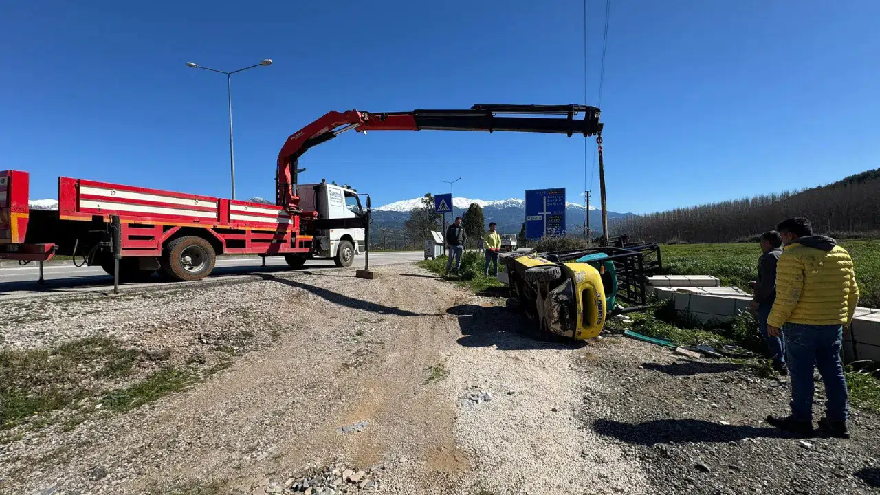 Muğla'da forklift devrildi : 1 kişi ağır yaralandı