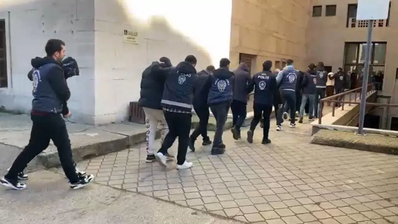 Bursa'da yasa dışı bahis operasyonu : 4 kişi tutuklandı