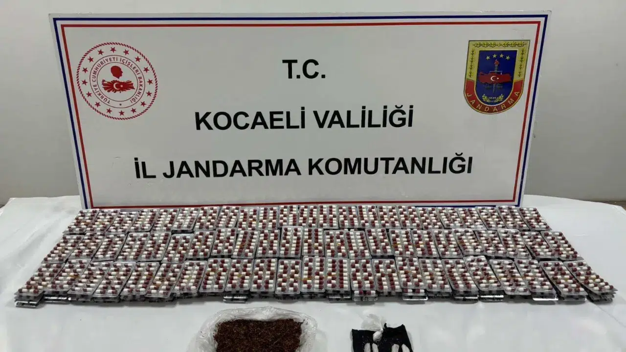 Kocaeli Gebze'de 3 kilo bonzai ve 5 bin hap ele geçirildi