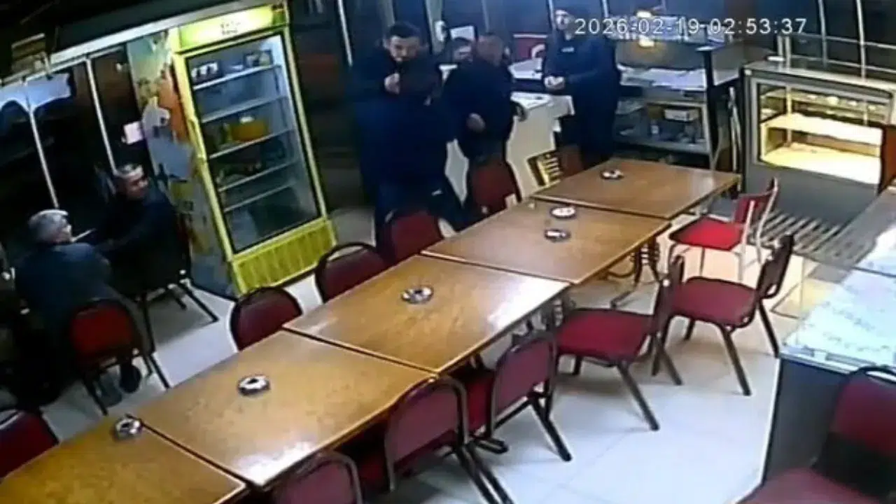 Kütahya'da çay ocağında bıçaklı saldırı : 1 kişi ağır yaralandı!