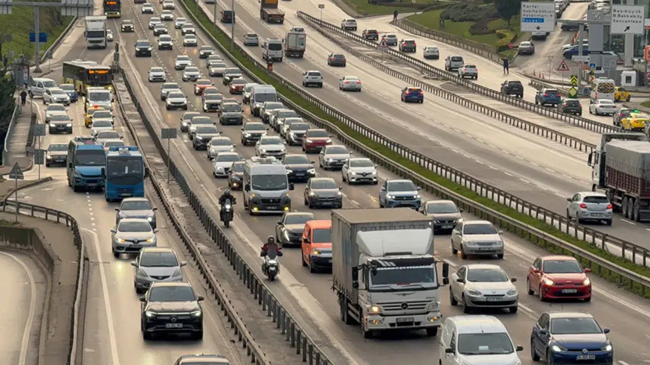 İstanbul'da trafik yoğunluğu yüzde 65 ölçüldü