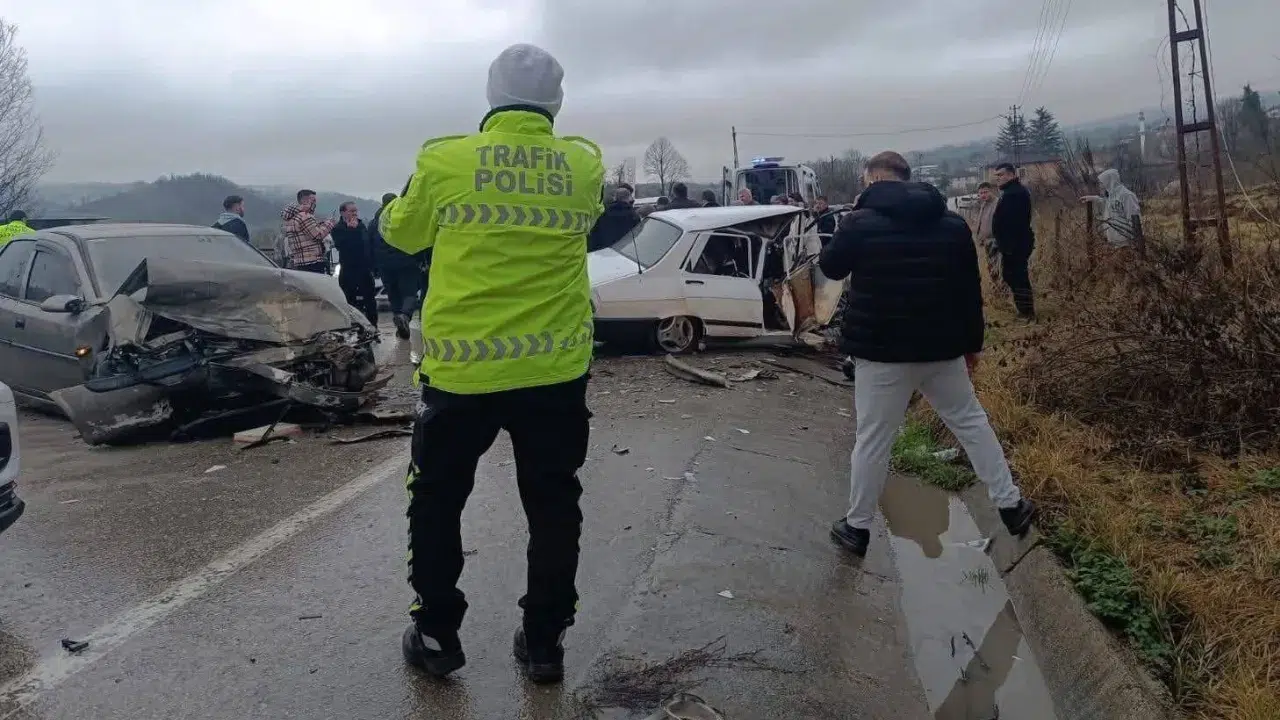 Ordu Fatsa'da iki otomobil çarpıştı : Kazada 2 kişi yaralandı
