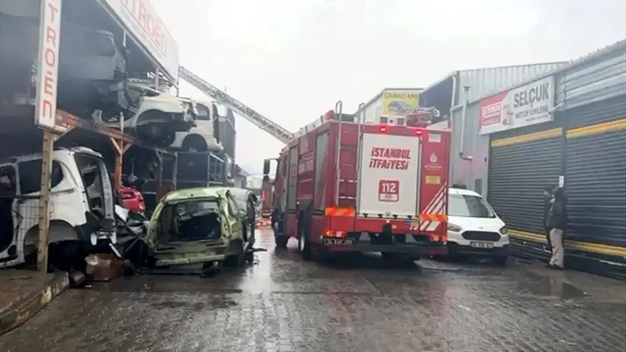 İkitelli oto sanayi sitesinde yangın çıktı